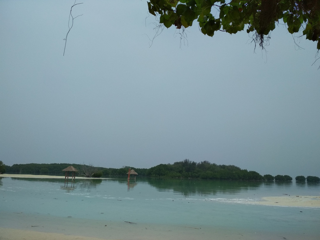 Pasir Perawan Beach景点图片