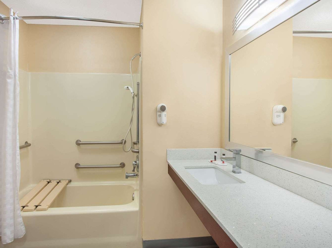 Baymont by Wyndham Greenwood主图