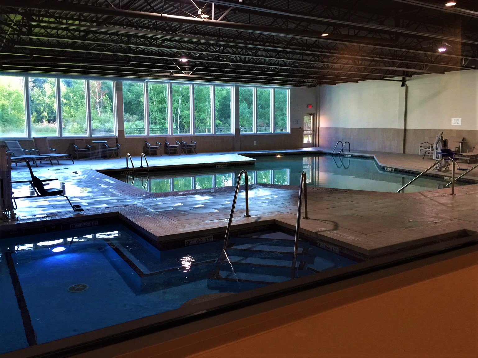 Holiday Inn Express & Suites Ludington, an IHG hotel-泳池