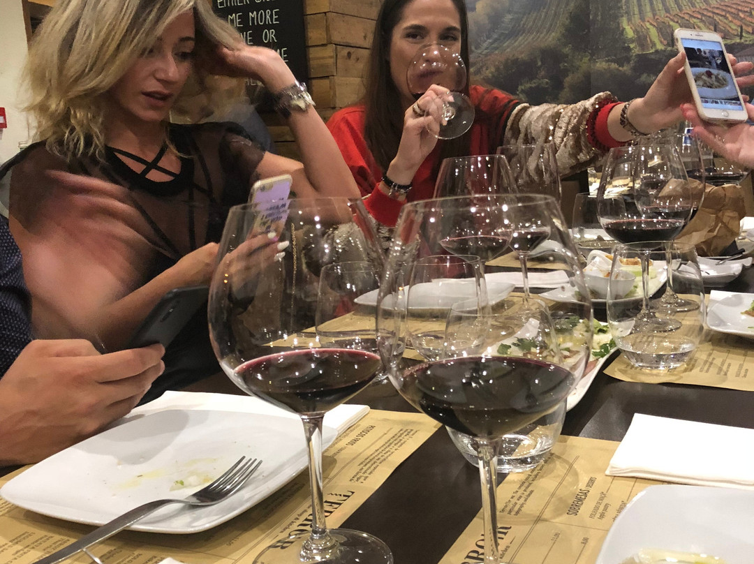 Castiglione Falletto餐馆和美食-Terroir  Wine & Shop