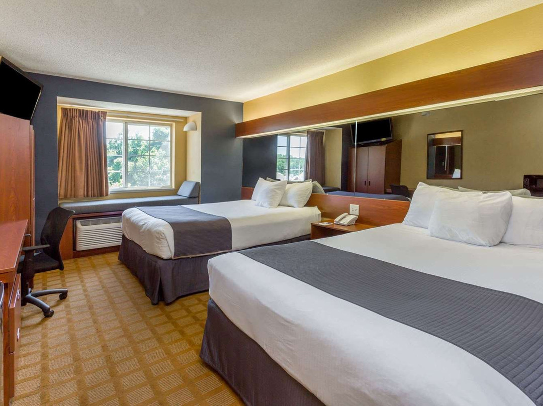 Microtel Inn & Suites by Wyndham Hillsborough主图