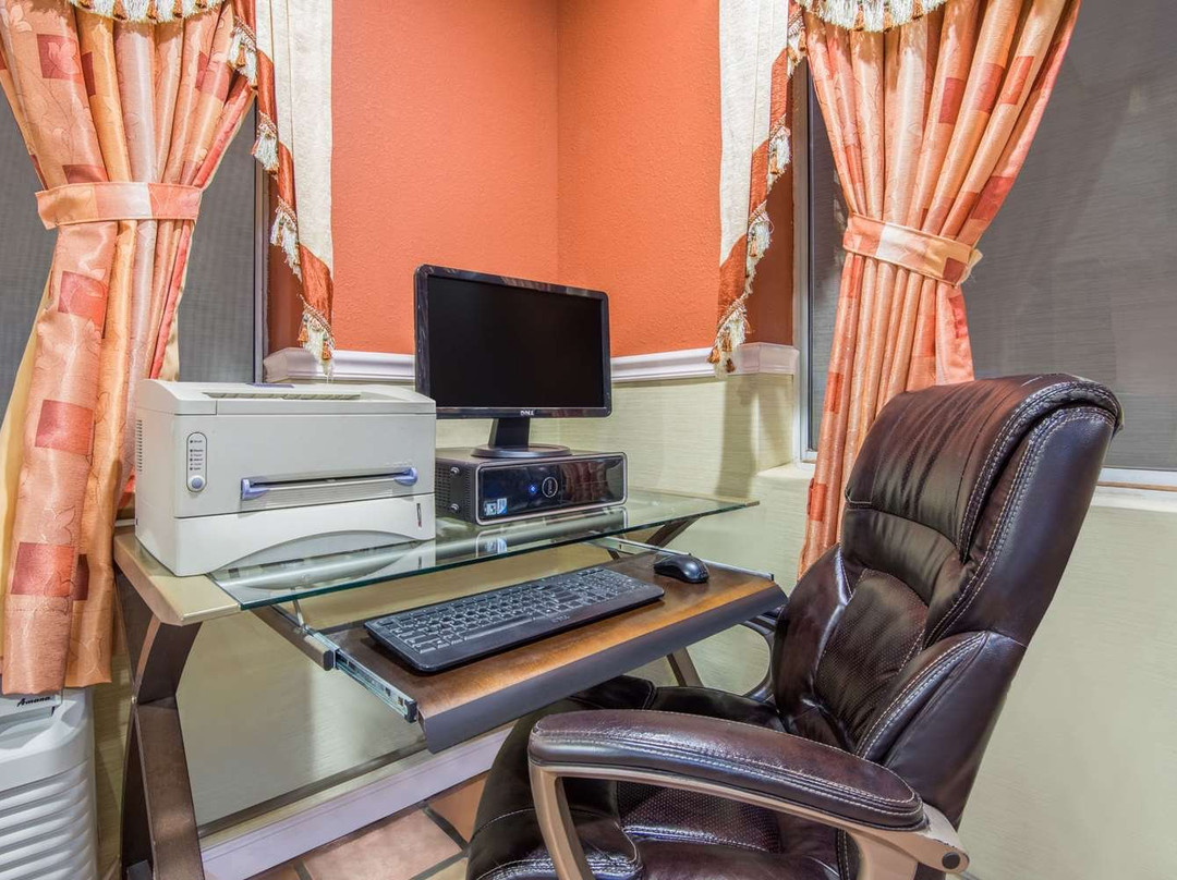 Super 8 by Wyndham Portales主图