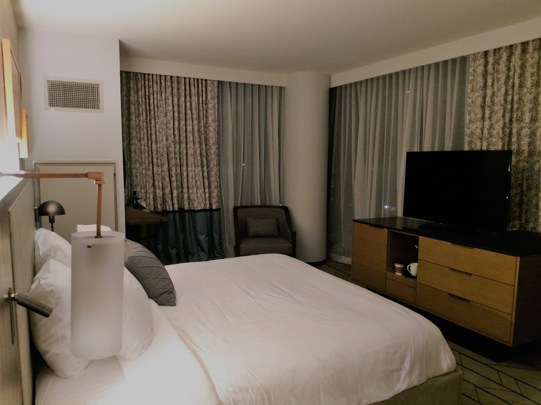 The Draftsman, Autograph Collection主图