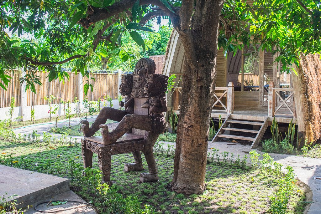 Flowers and Fire Yoga Garden Gili Air景点图片