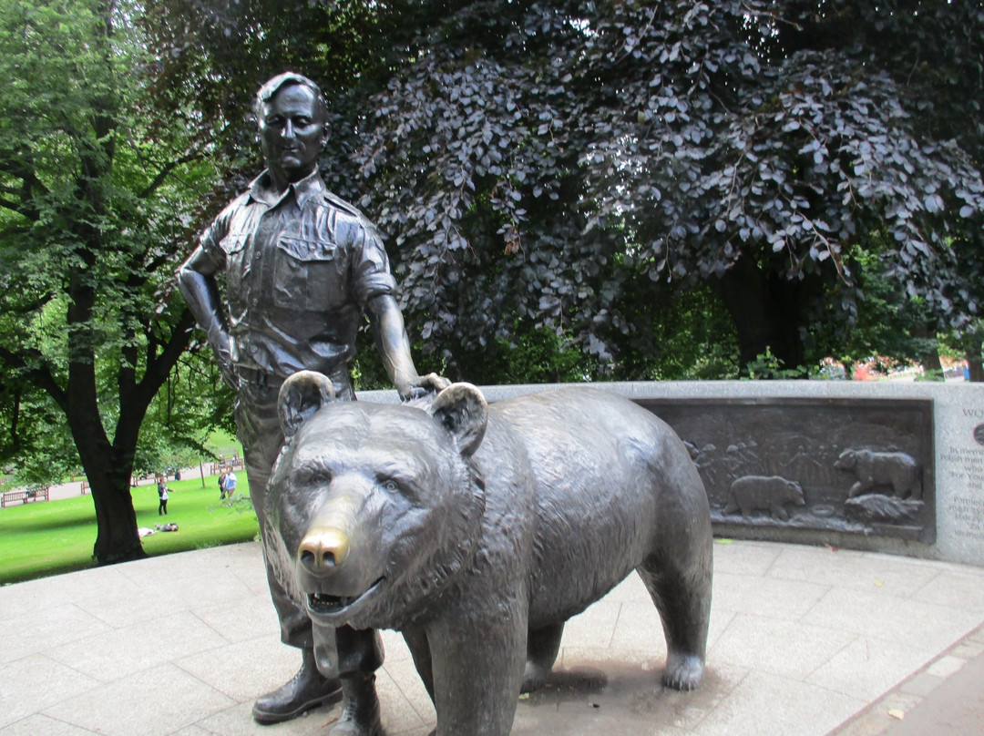 Wojtek "the Soldier Bear" Statue景点图片
