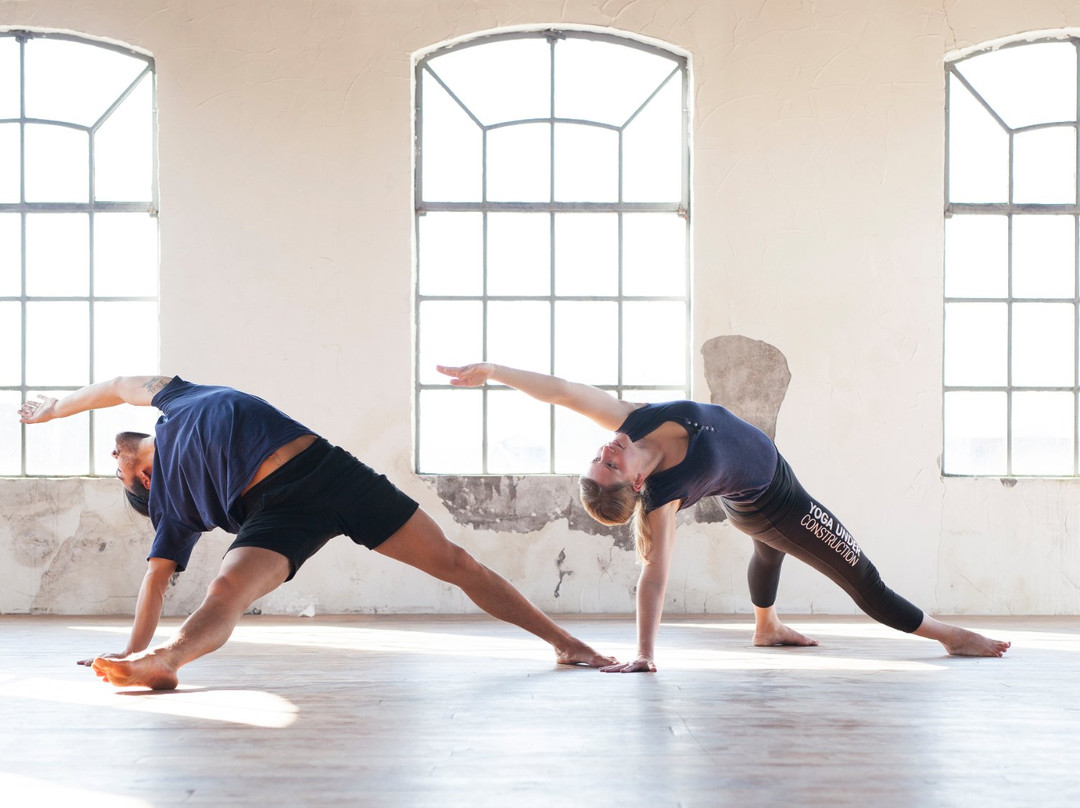 Yoga under Construction景点图片