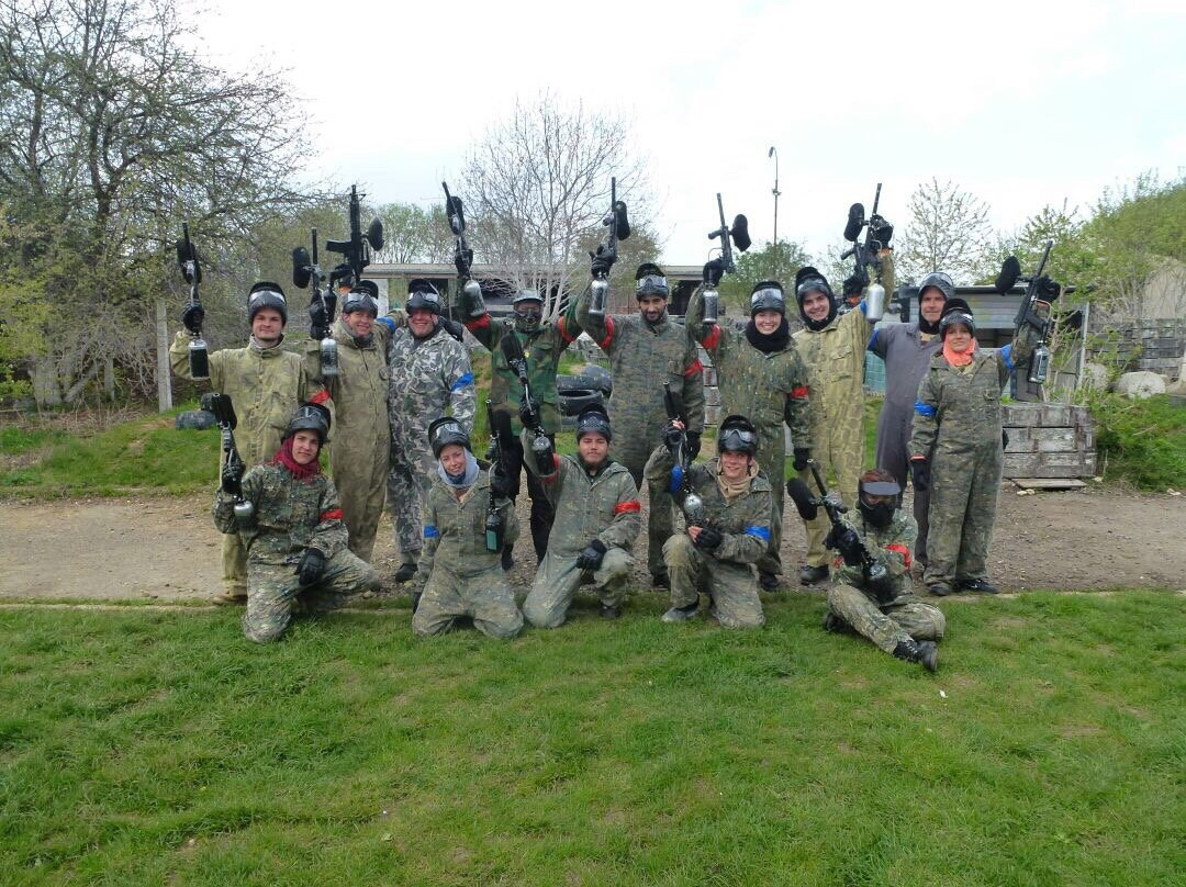 Chyne旅游景点-Paintball Hrabarev.cz