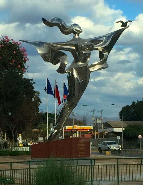 Escultura Por La Paz Mundial-Copiapo必去景点