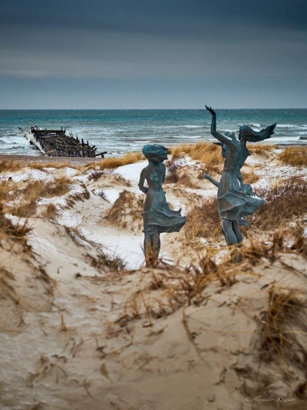 Sculpture Fisherman's Daughters-帕兰加必去景点