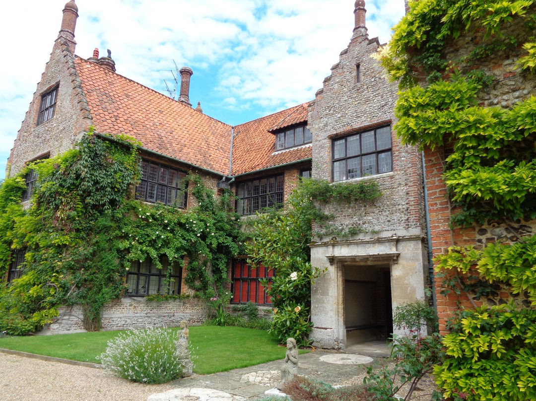 Hindringham Hall Gardens景点图片