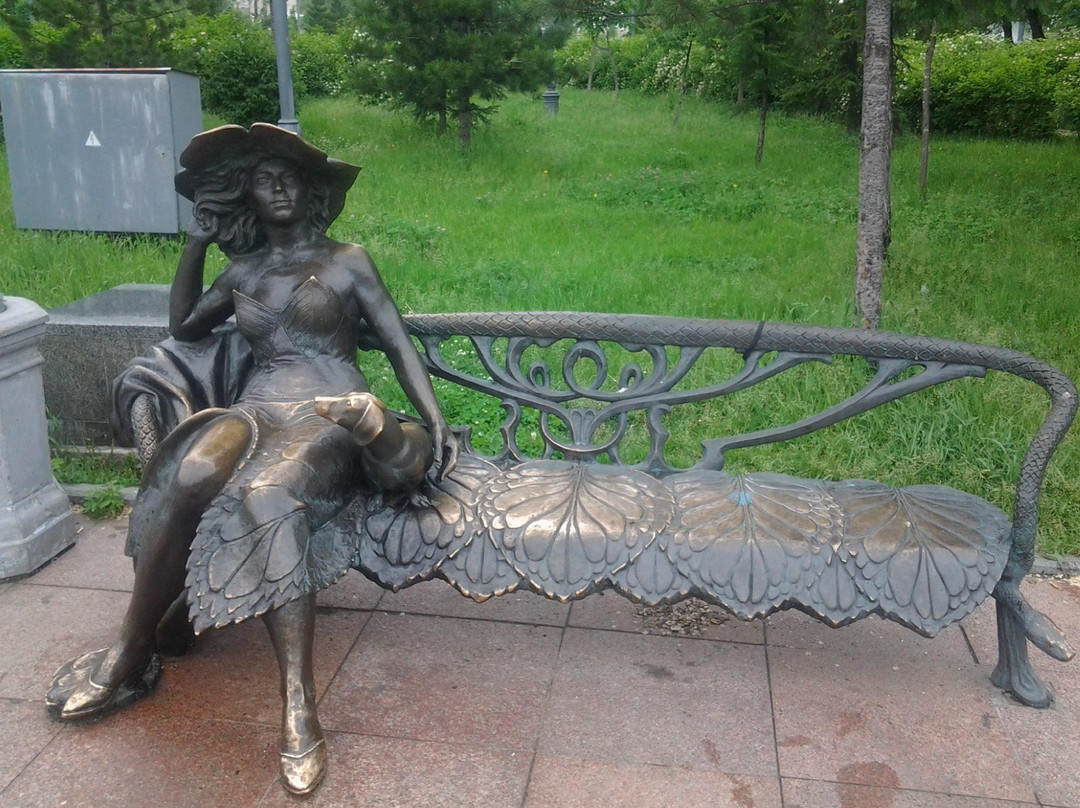 Sculpture The Lady with the Dog景点图片