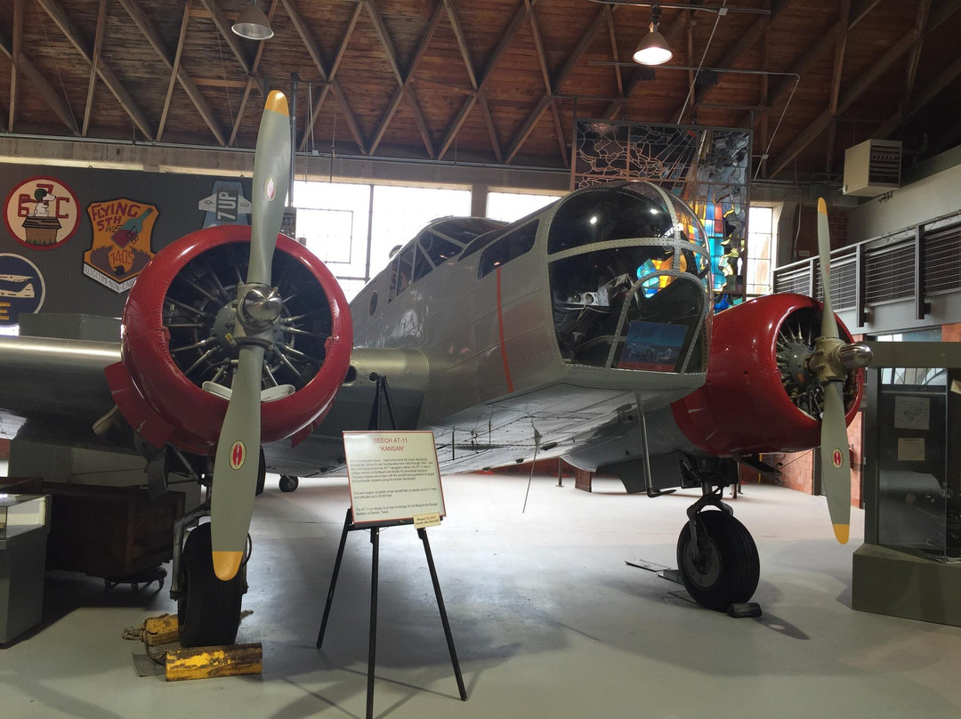 Hangar 25 Air Museum景点图片
