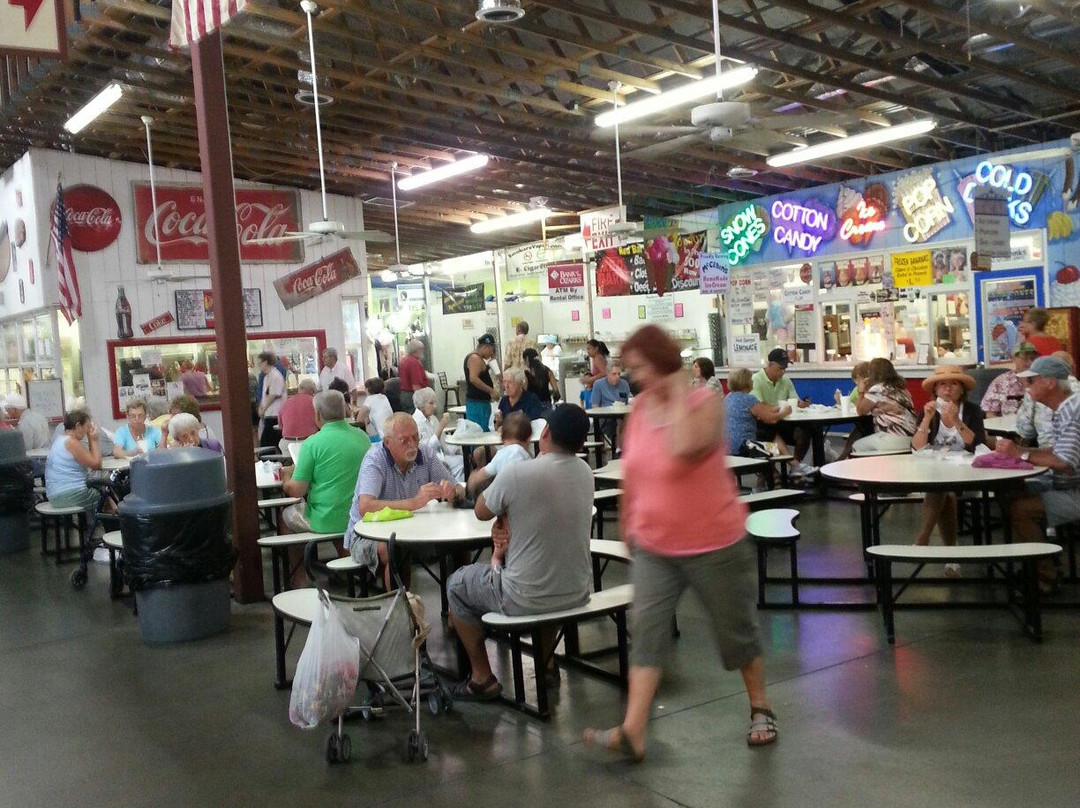 Red Barn Flea Market-布雷登顿必去景点