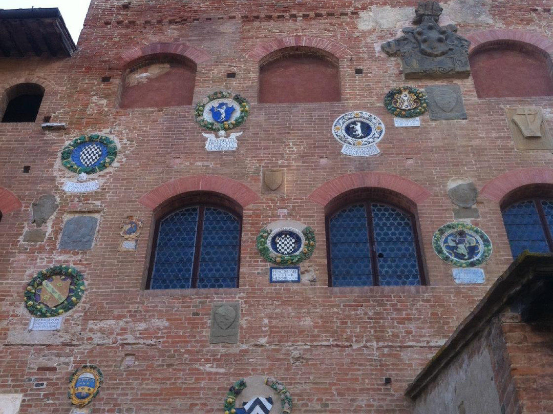 Palazzo Pretorio-切塔尔多必去景点