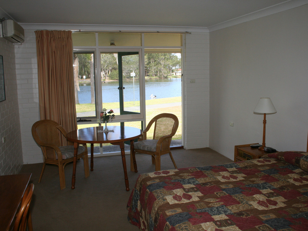 Hibiscus Lakeside Motel主图