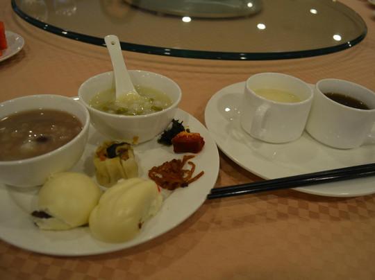 美泉宫饭店主图