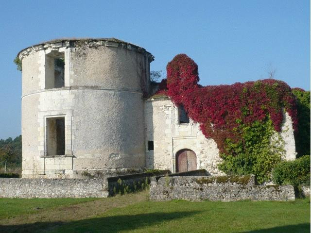 Le Vieux Chateau d'Hommes主图