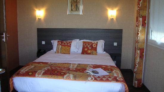 Brit Hotel Azur-客卧