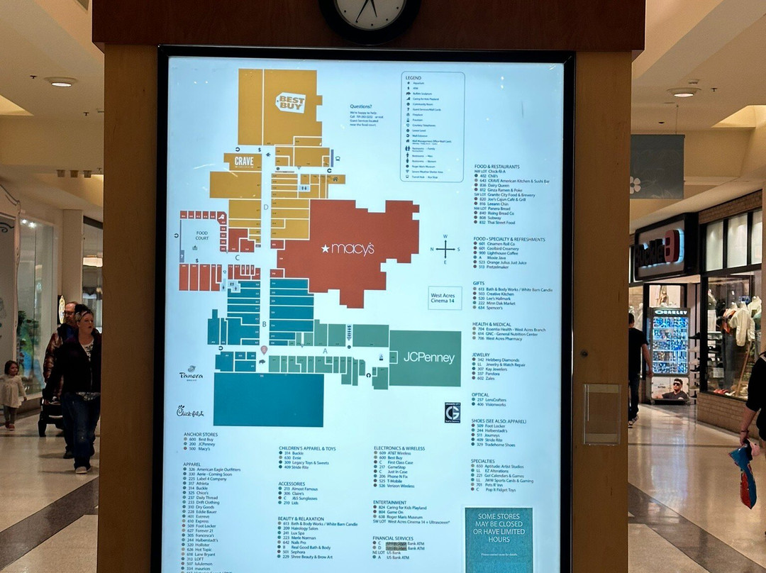 West Acres Shopping Center景点图片