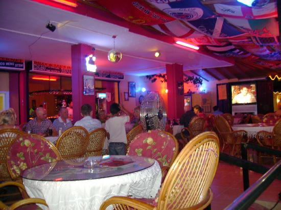 Billy and Lee's Happy Hour Bar-阿勒腾库姆必去景点