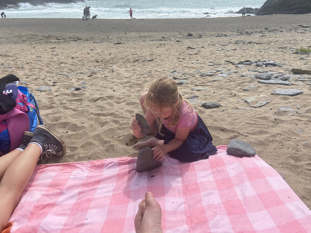 Gunwalloe Church Cove Beach景点图片
