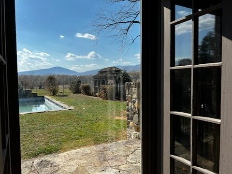 Glen Gordon Manor主图