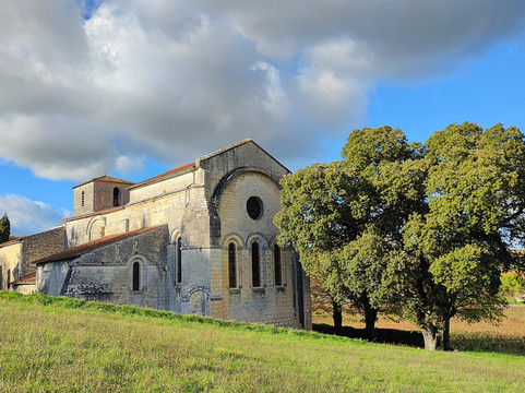 Eglise Saint-Paul-Bouteville必去景点