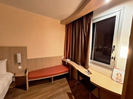 宜必思莱里达酒店主图