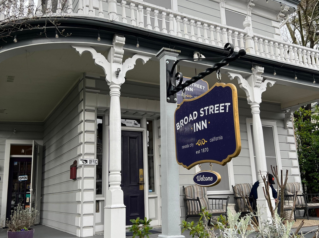 布洛德大街旅馆主图