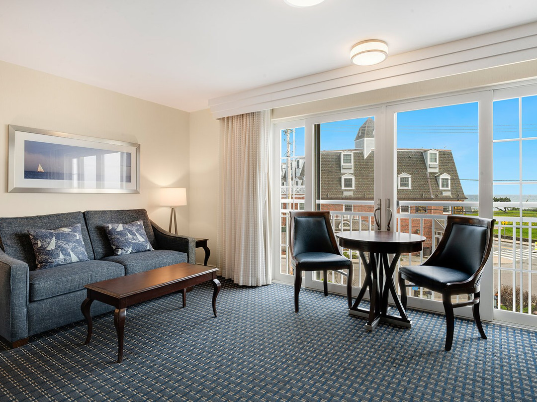 纽波特海滩套房酒店主图