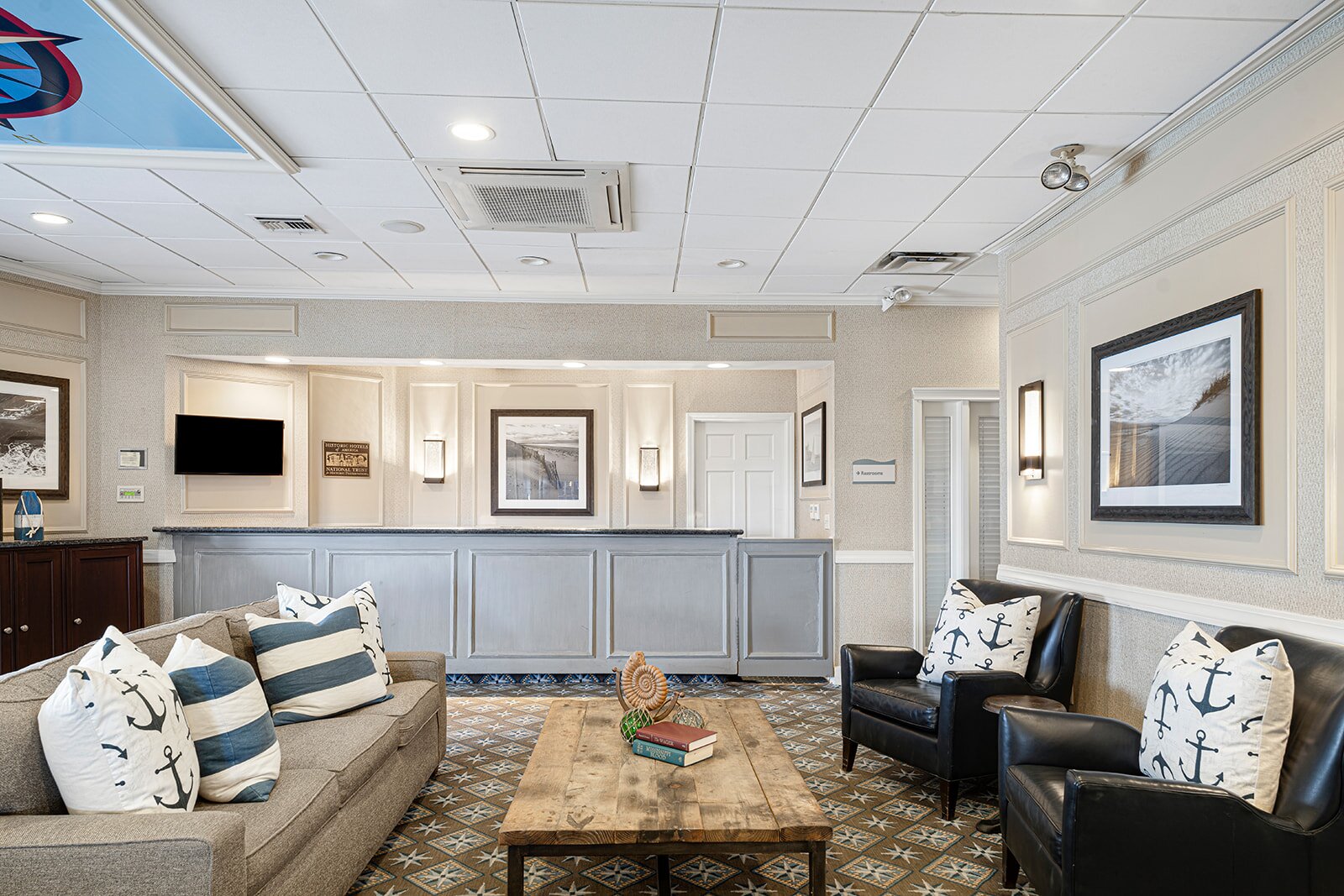 纽波特海滩套房酒店-浴室