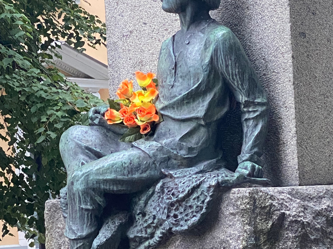 Monument to Lomonosov景点图片