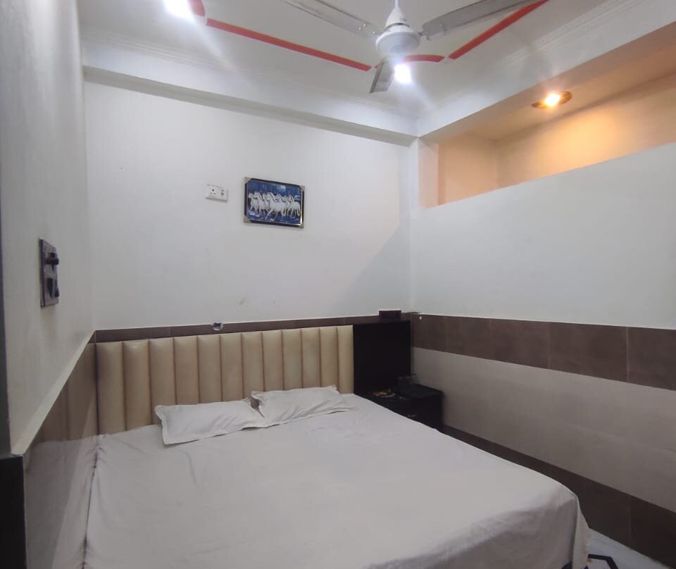 Hotel Sahu Rooms
