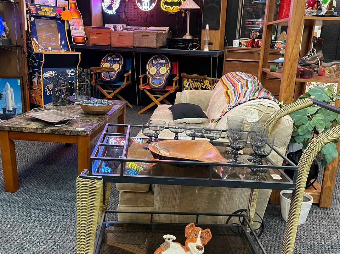 South Tacoma Antique Mall景点图片