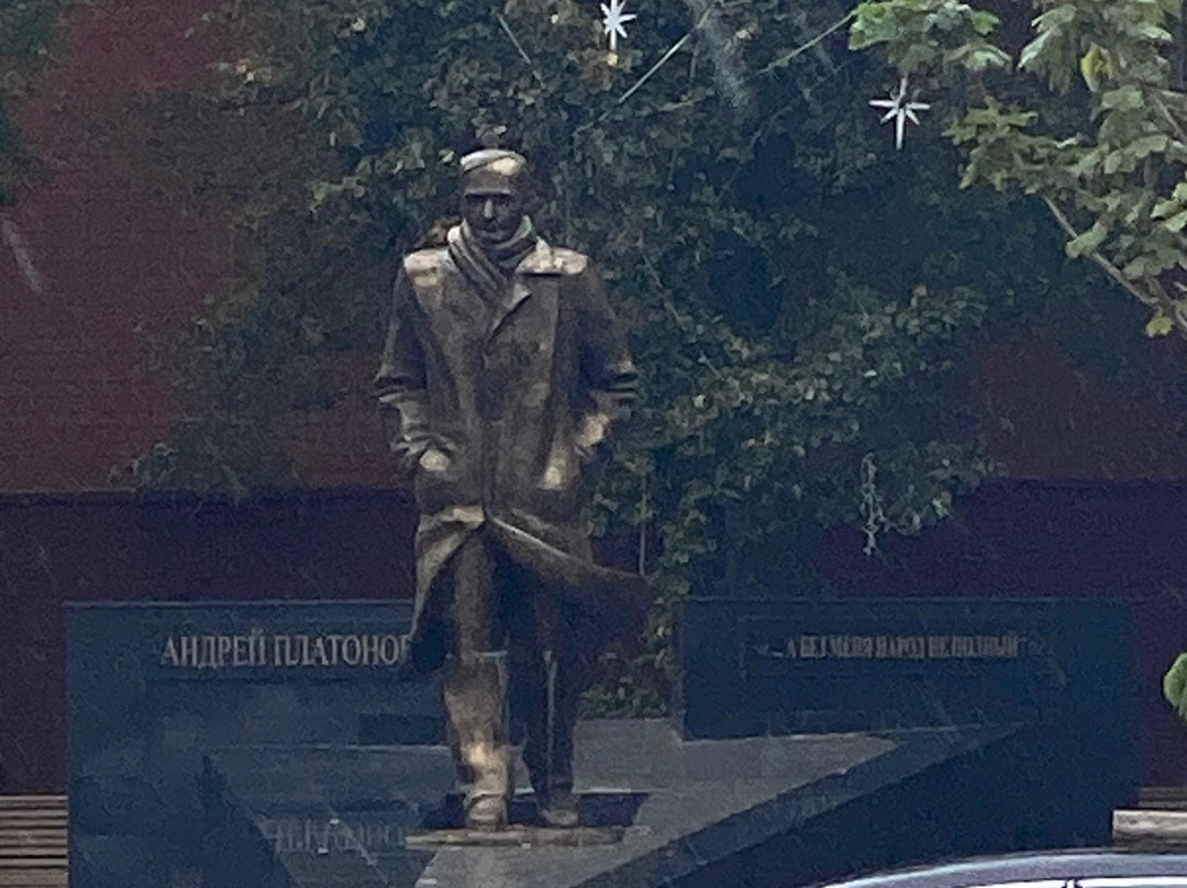 Monument to A.P. Platonov-沃罗涅什必去景点