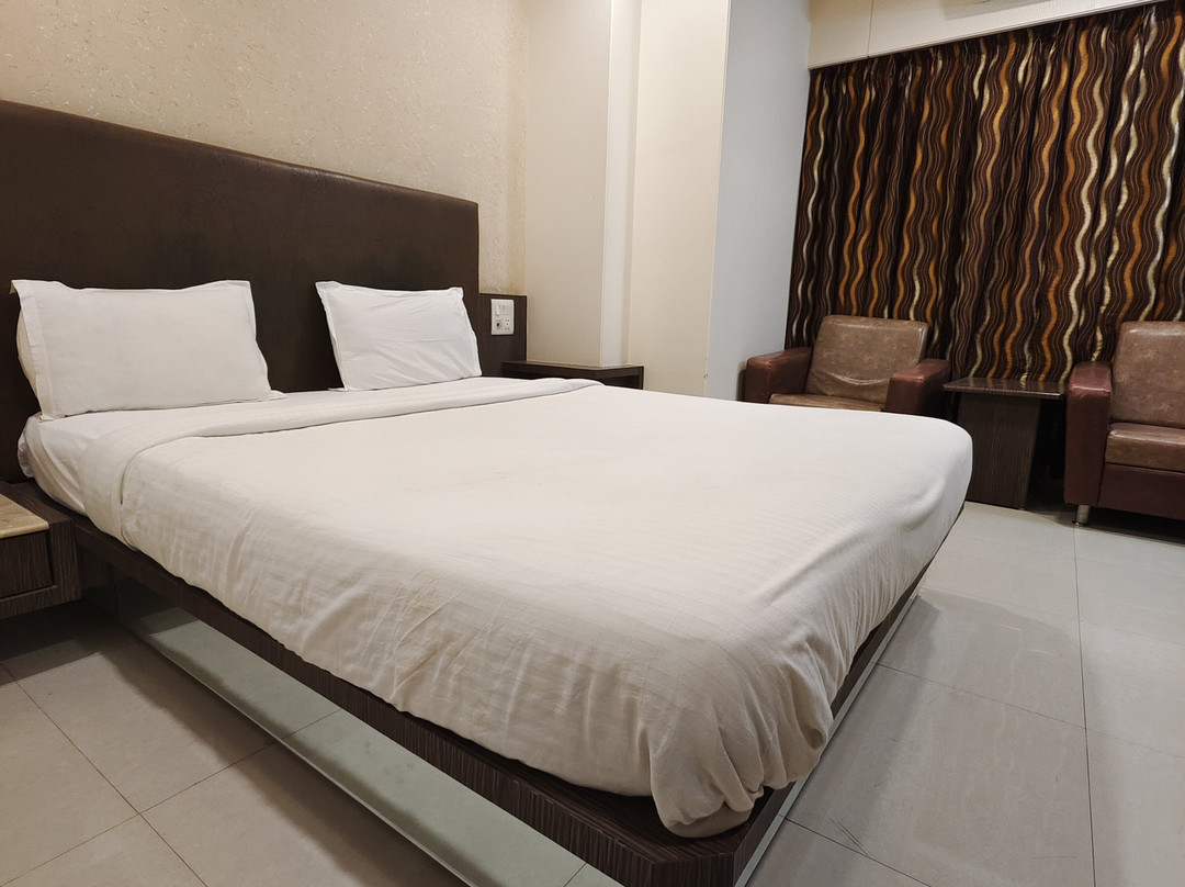 The Vraj Hotel主图