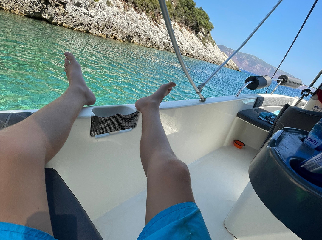 Pirates rent a boat-萨米必去景点