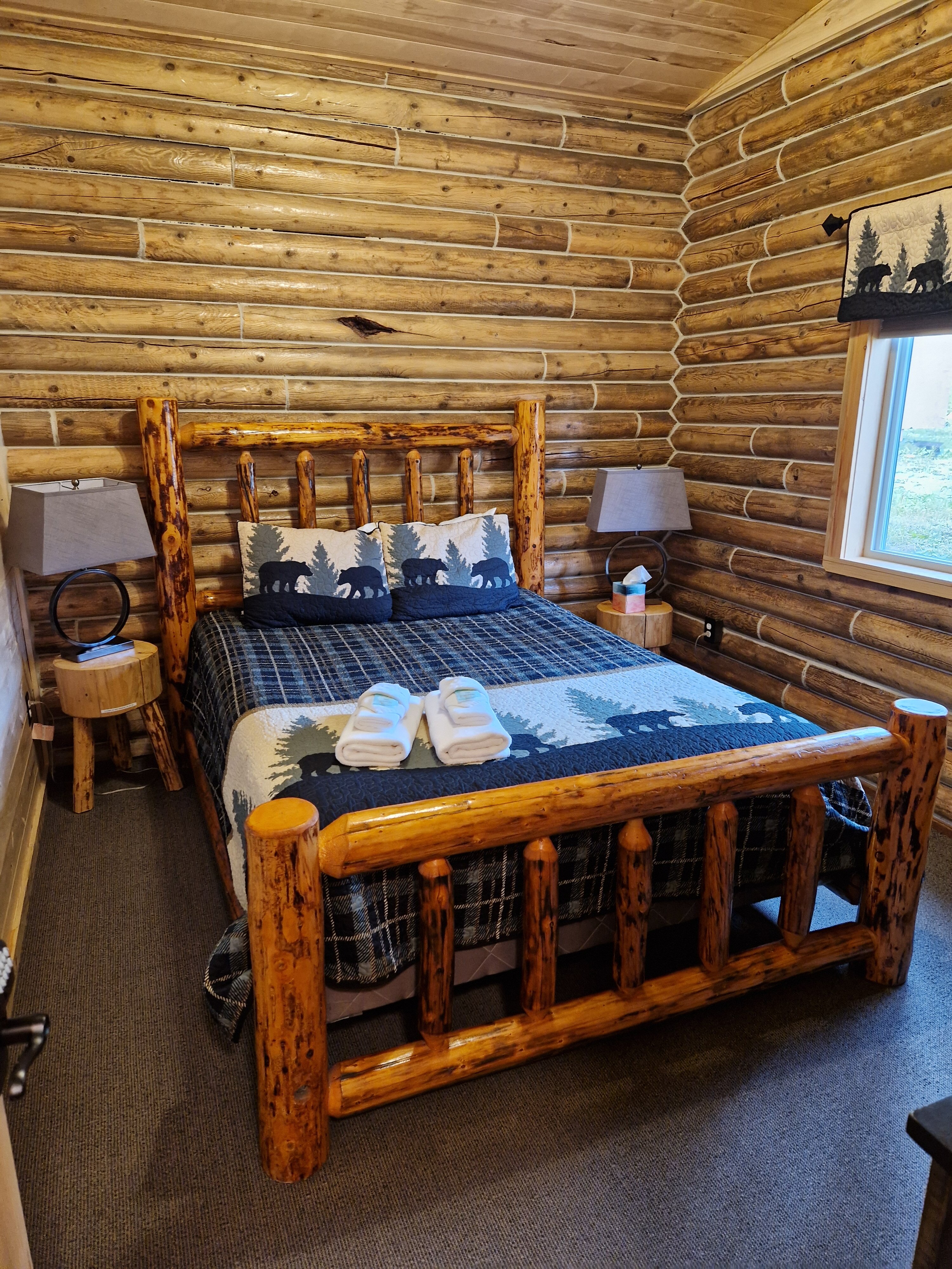 Alaska Knotty Pine B&B-客卧