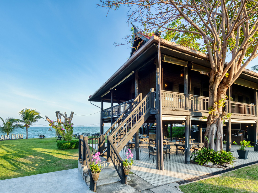 บ้านดำ บีชฟรอนท์ ซีฟู้ด