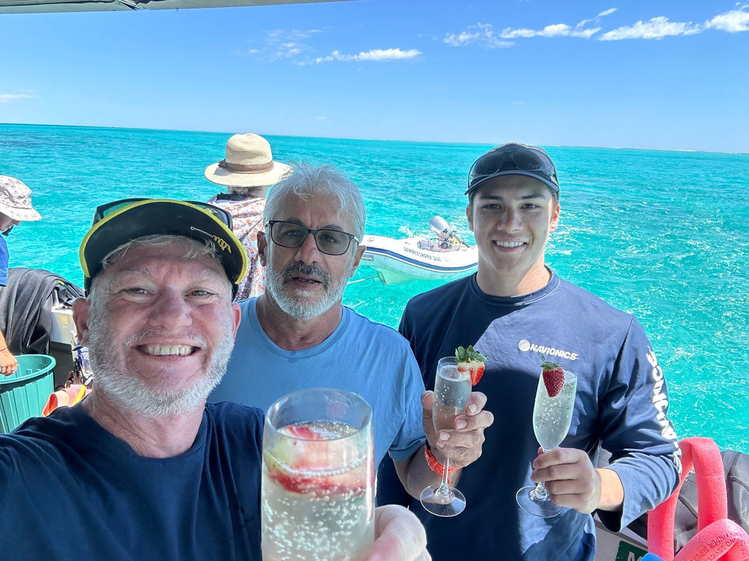 Ningaloo Whaleshark n Dive-埃克斯茅斯必去景点