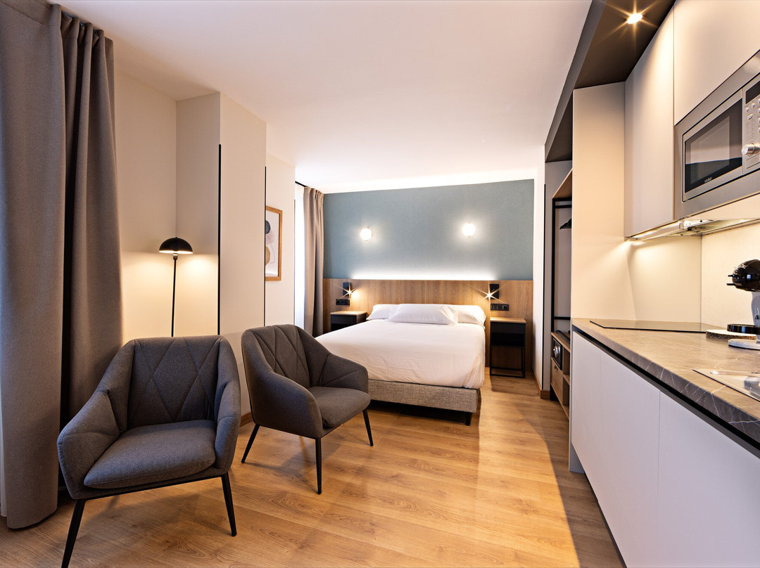 Apartamentos Colón 27主图