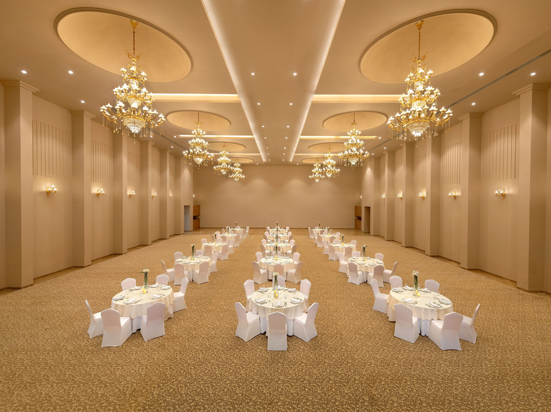 Time Square Resort & Spa Bhuj主图