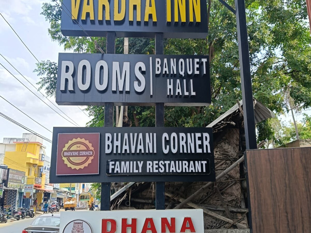 Vardha Inn Hotel and Luxury Rooms