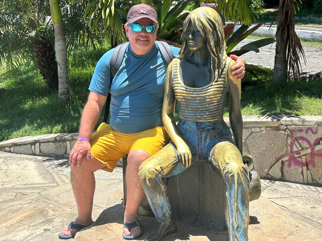 Brigitte Bardot Statue-布基亚斯必去景点