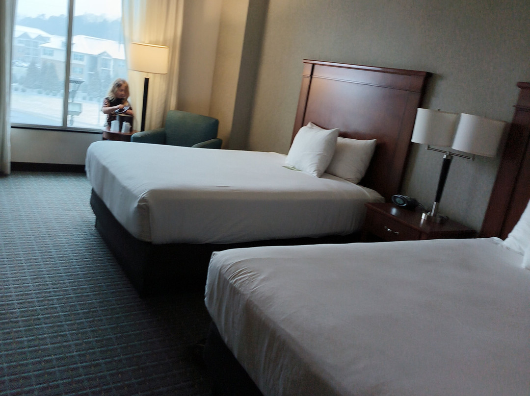 Drury Inn & Suites Burlington主图