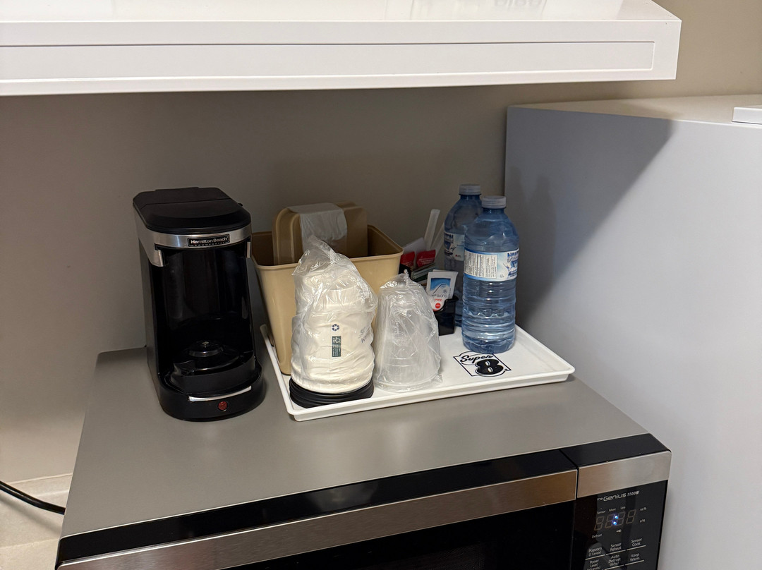 Super 8 by Wyndham Cochrane主图