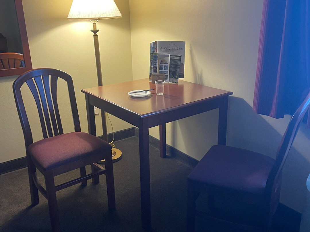 Sandhills Guest House Motel主图