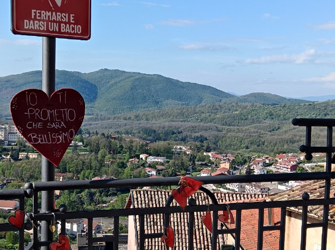 Borgo Medievale di Fiuggi-菲乌吉必去景点