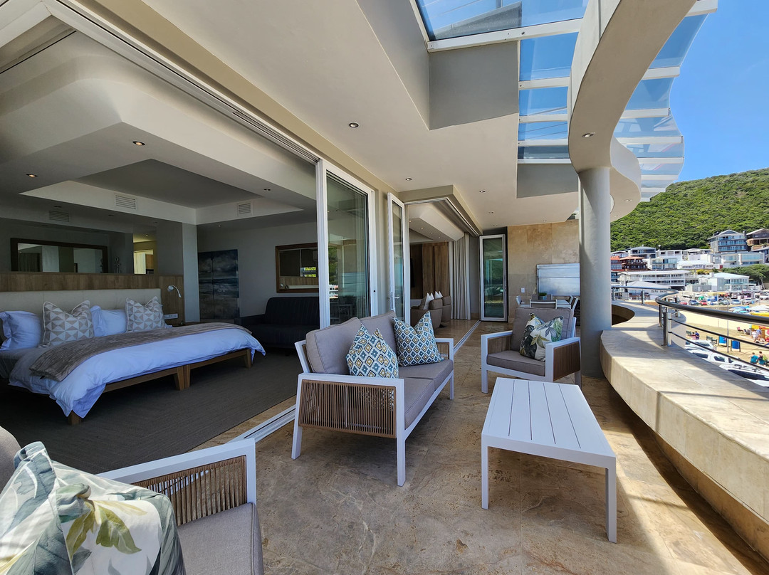 Waves of Grace Seafront Villa主图