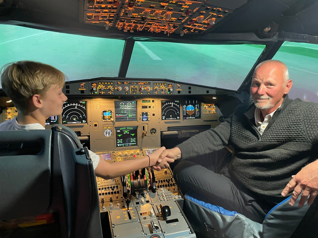 Deeside Flight Simulators-埃尔斯米尔港必去景点